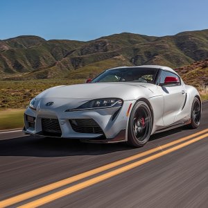 2020-Toyota-Supra-Launch-Edition-around-curve.jpg